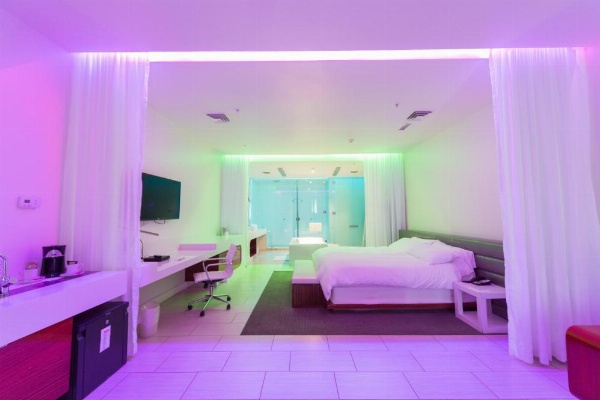 Heat Hotel image 10