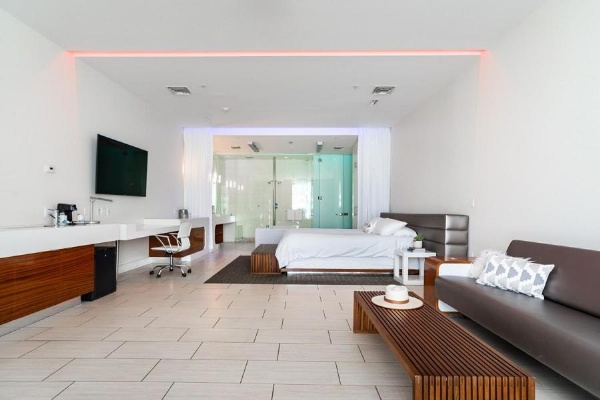 Heat Hotel image 5